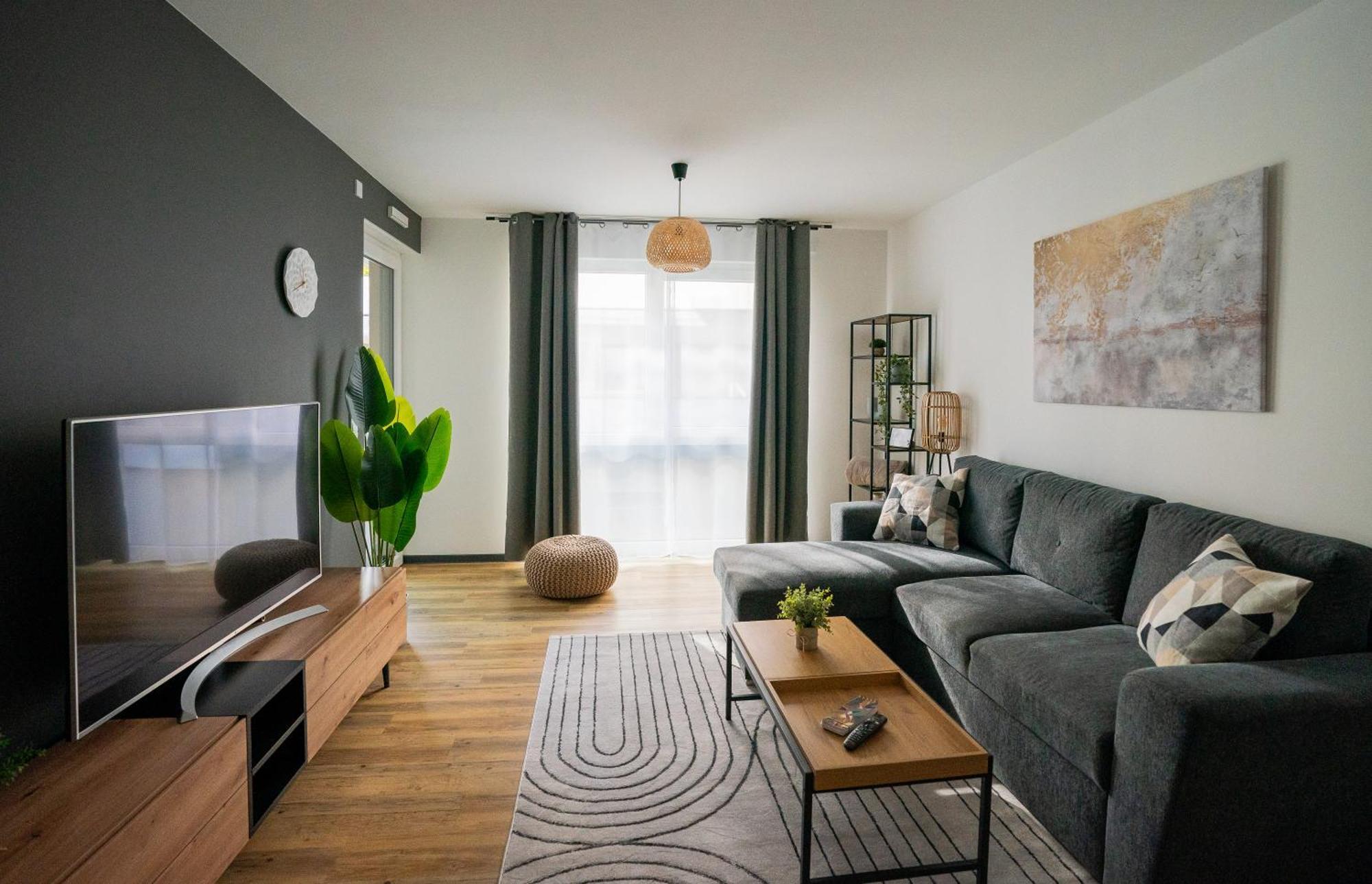Reitz - Apartment I Zentrale Lage I Stellplatz I 55Qm I 2 Zimmer I Kueche I Bad I Terrasse Bad Hersfeld Exterior foto