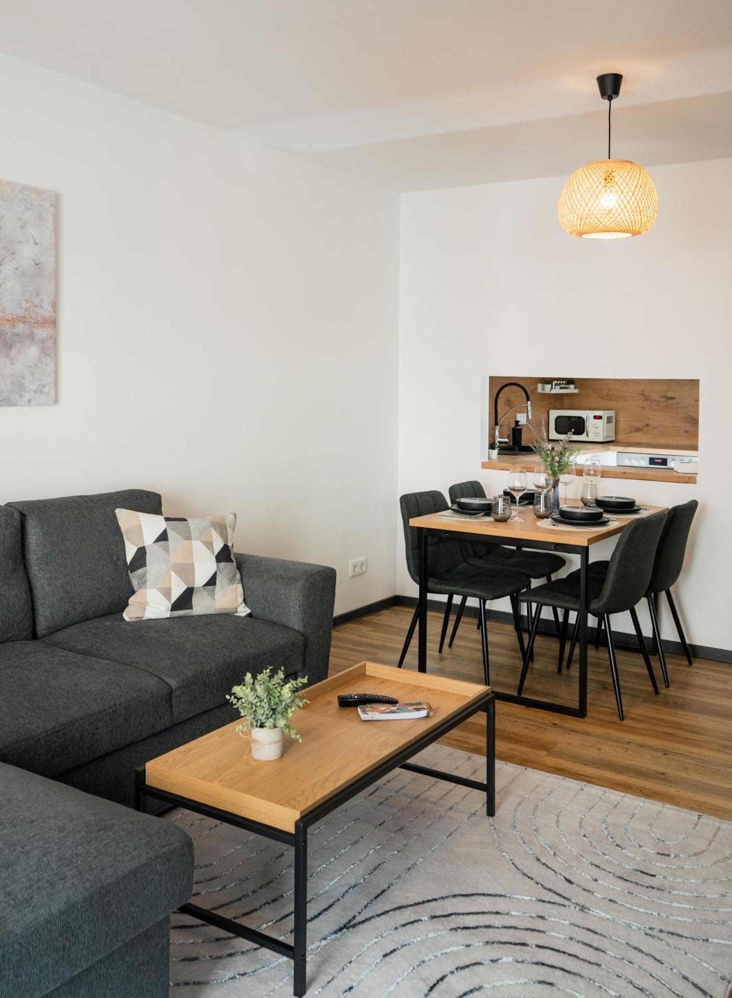 Reitz - Apartment I Zentrale Lage I Stellplatz I 55Qm I 2 Zimmer I Kueche I Bad I Terrasse Bad Hersfeld Exterior foto